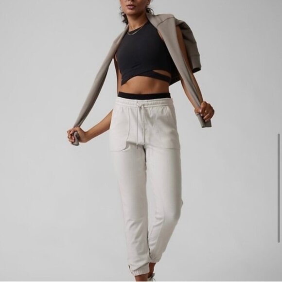 Athleta Conscious Cut Out Crop Size Small Black Performance Athletic - Picture 5 of 9